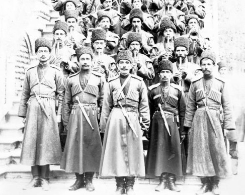 یک تکه نخ سیاه